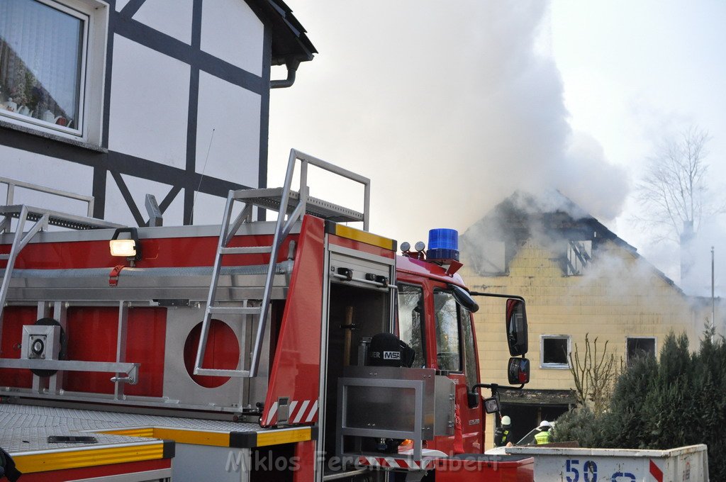 Haus komplett ausgebrannt Leverkusen P04.JPG
